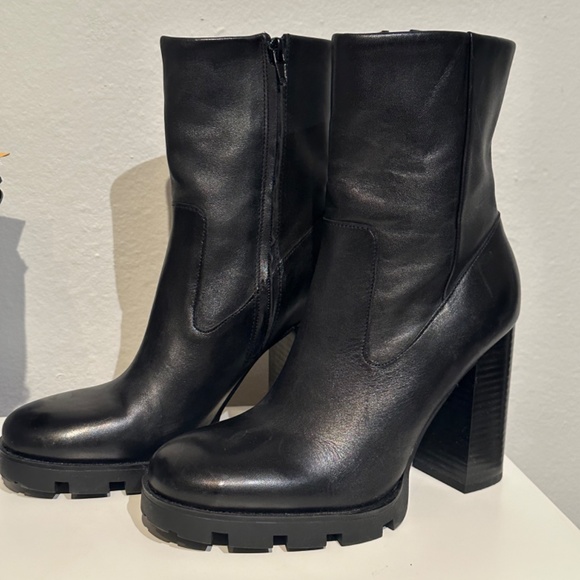Zara Black Leather Heel Booties - Picture 2 of 3